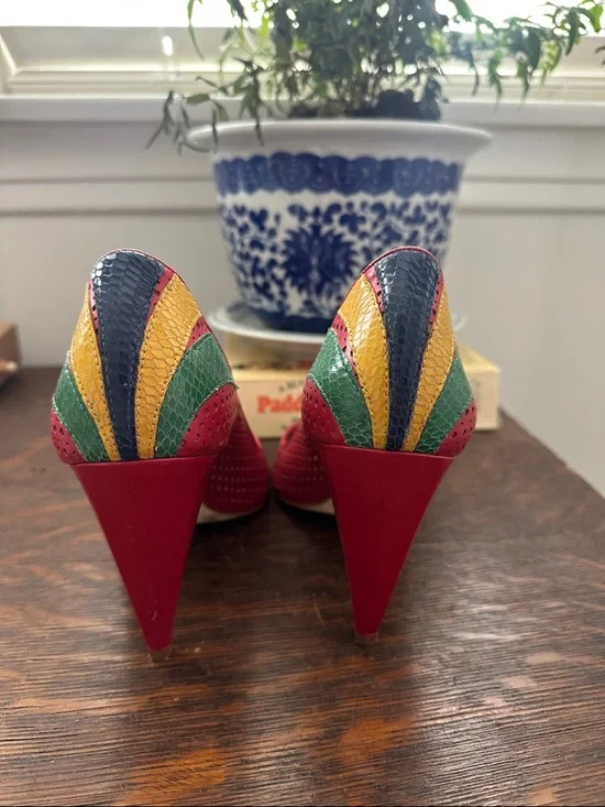 Vintage Red High Heel Pumps with Multicolor Accent - Picture 3 of 6